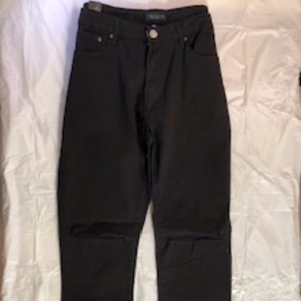knee Cut Jeans